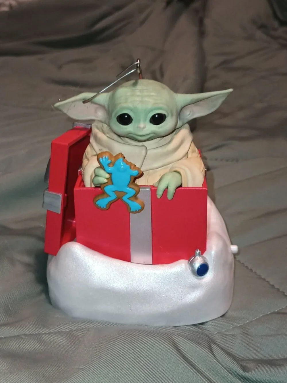 Hallmark Keepsake Christmas Ornament Star Wars: The Mandalorian Grogu Greetings